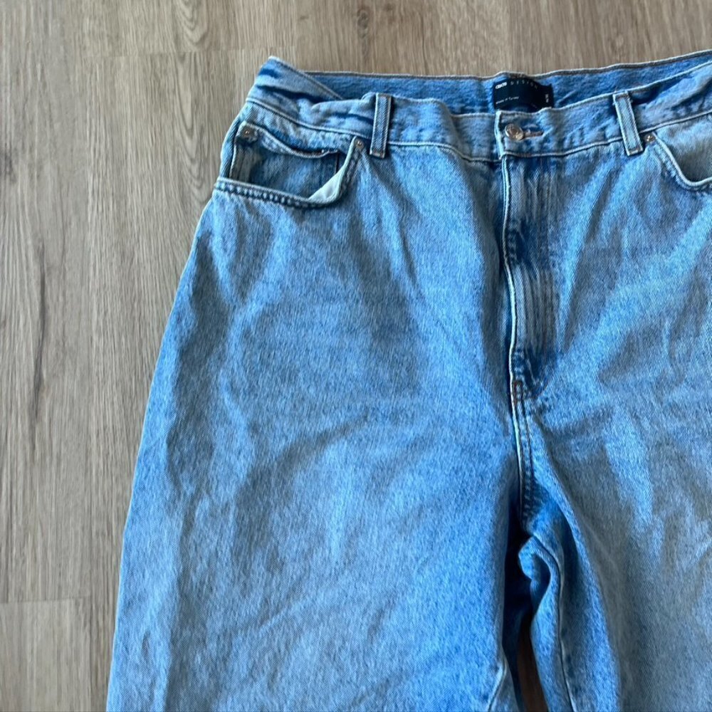 ** ASOS Design Light Wash High Rise Tapered Leg Mom Jeans raw hem 36x32 - Picture 5 of 10